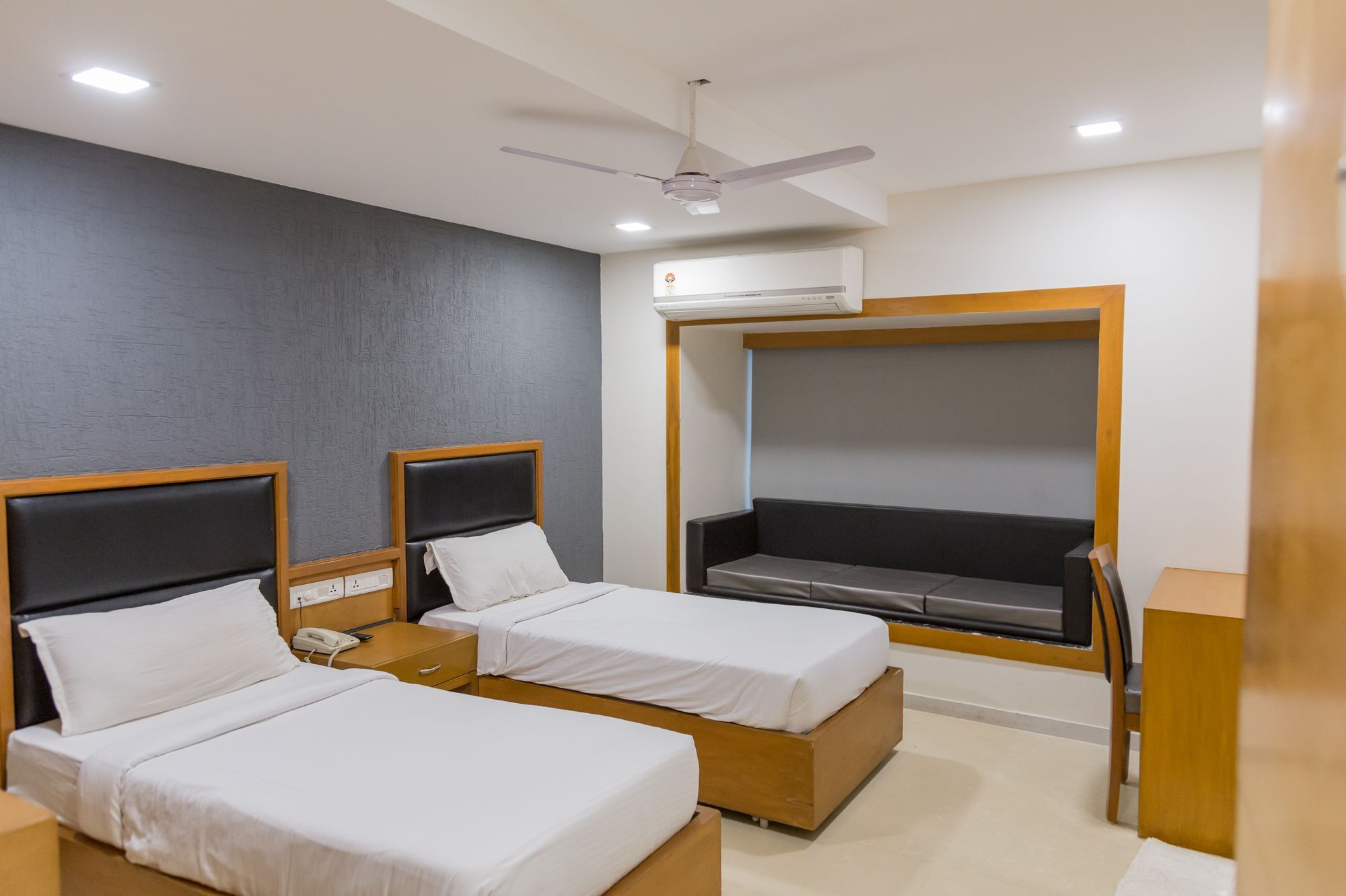 The Silver Leaf Hotel Ahmedabad Eksteriør bilde